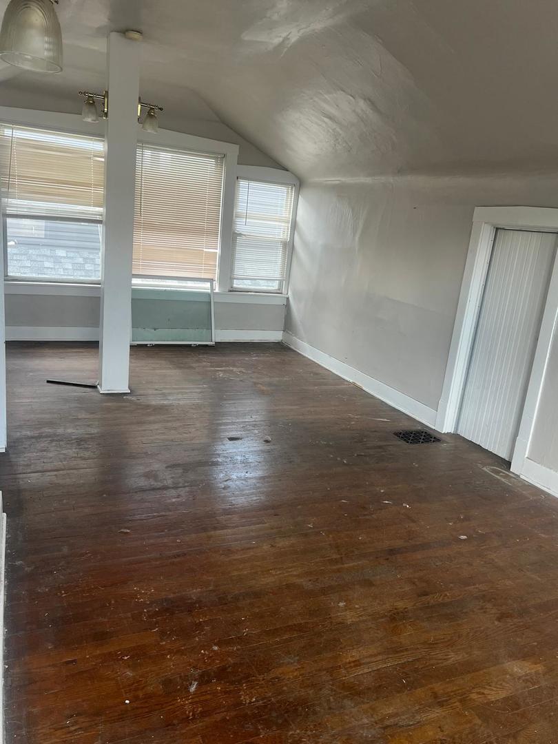 9420 S Saint Lawrence Avenue, Chicago, IL 60619
