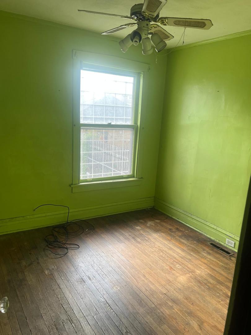 9420 S Saint Lawrence Avenue, Chicago, IL 60619