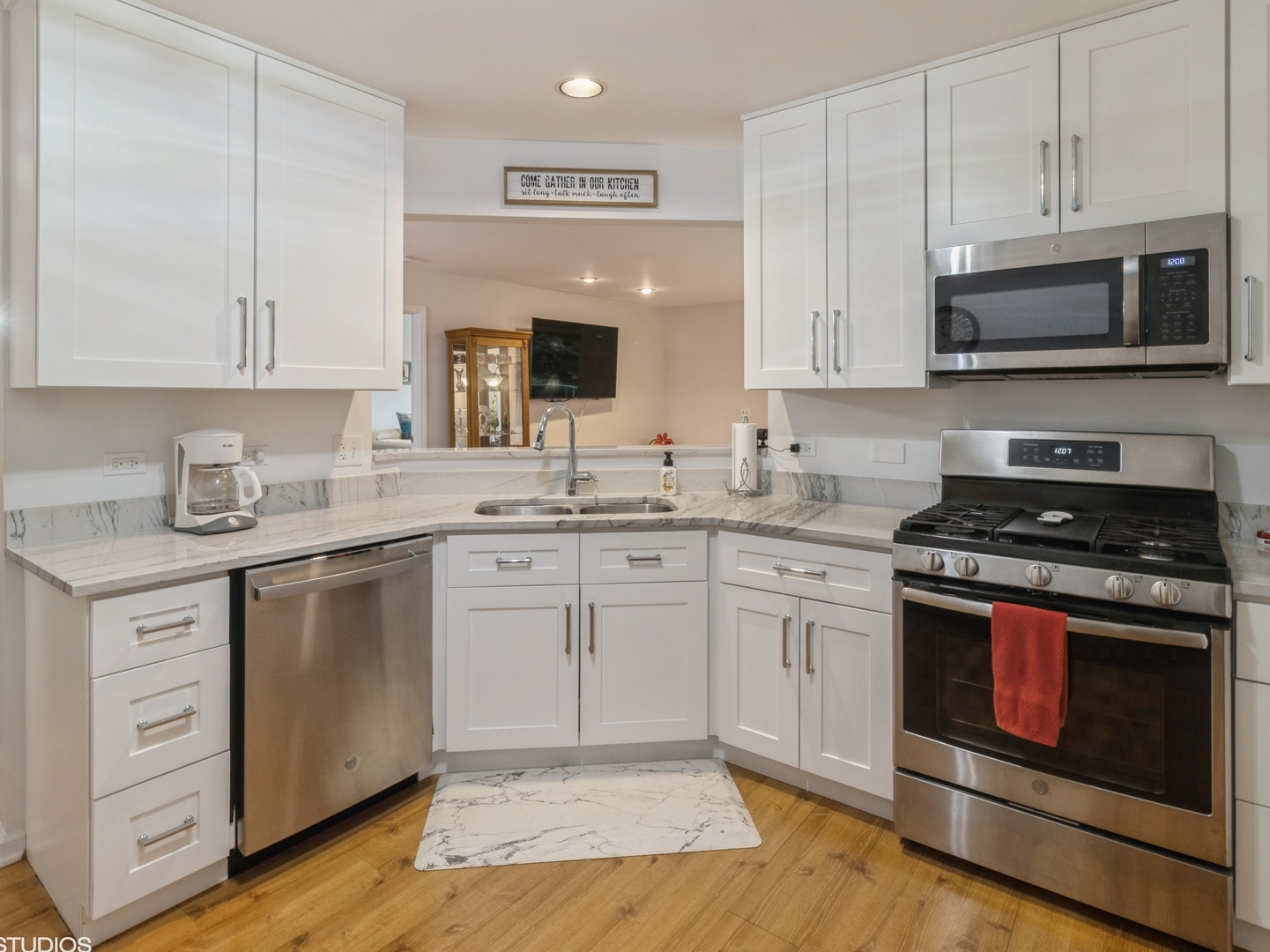 805 Leicester Road #116, Elk Grove Village, IL 60007