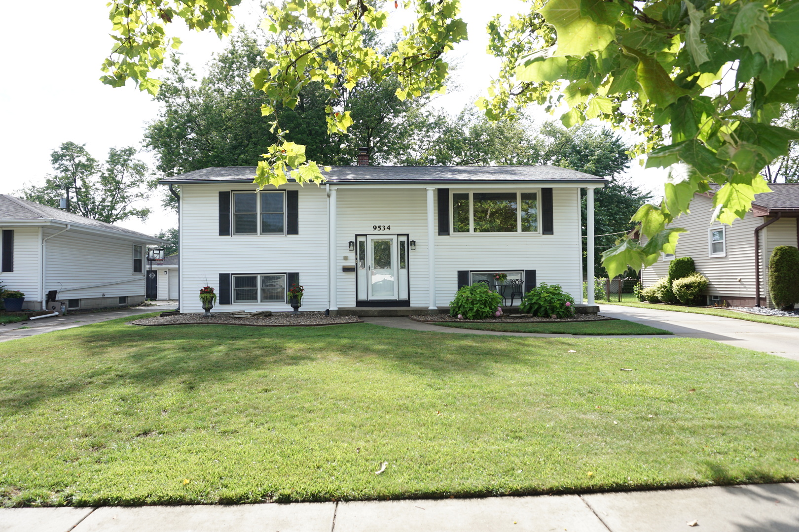 9534 Cypress Avenue, Munster, IN 46321