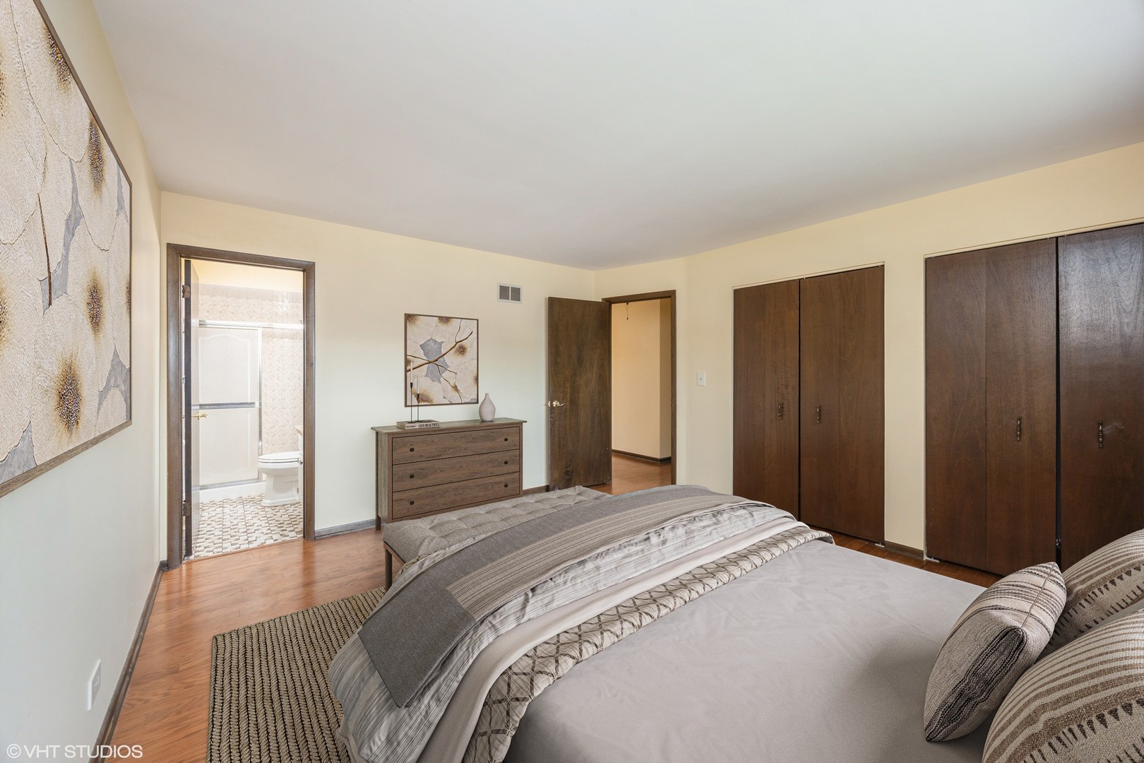 17W085 Elm Court, Willowbrook, IL 60527