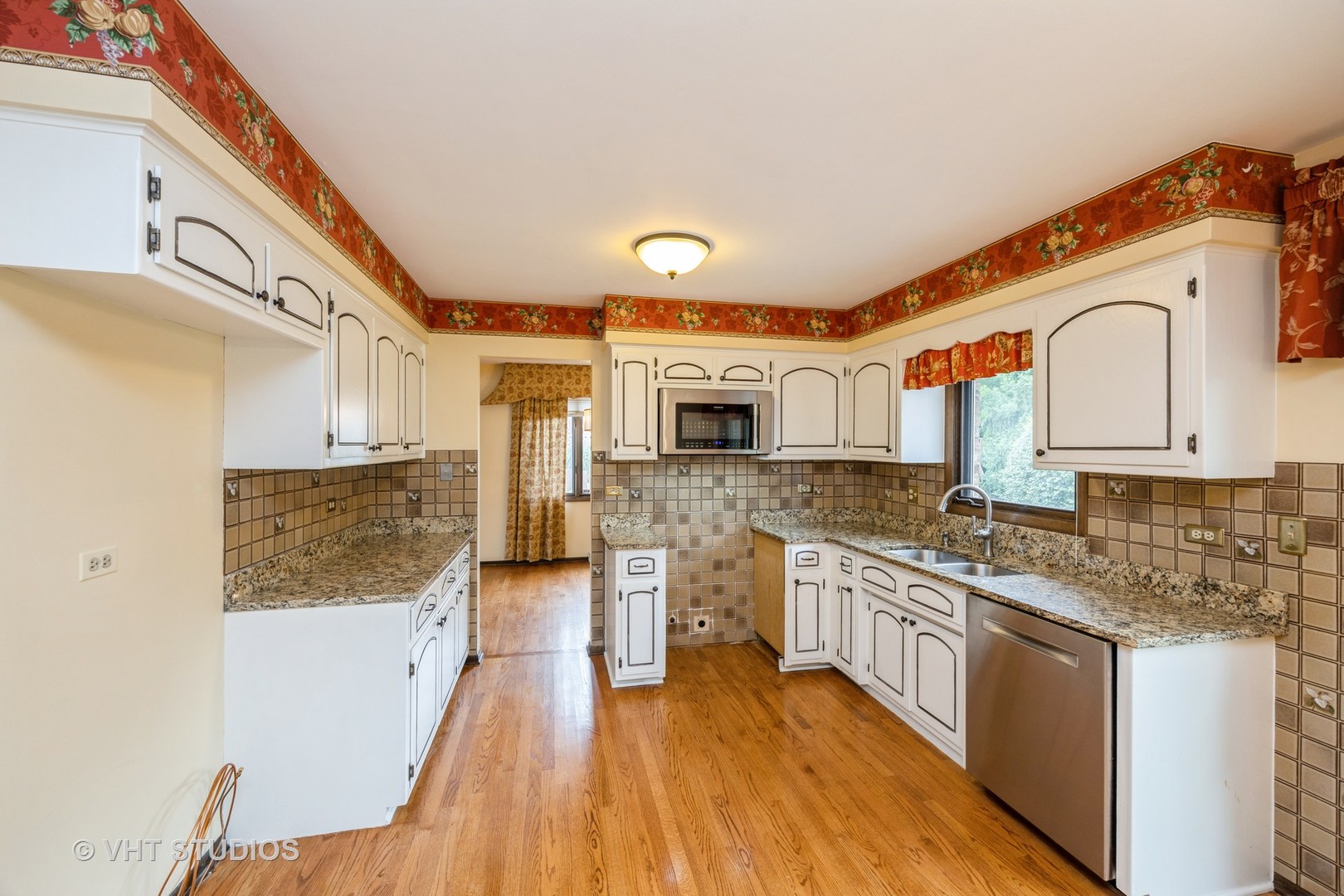 17W085 Elm Court, Willowbrook, IL 60527