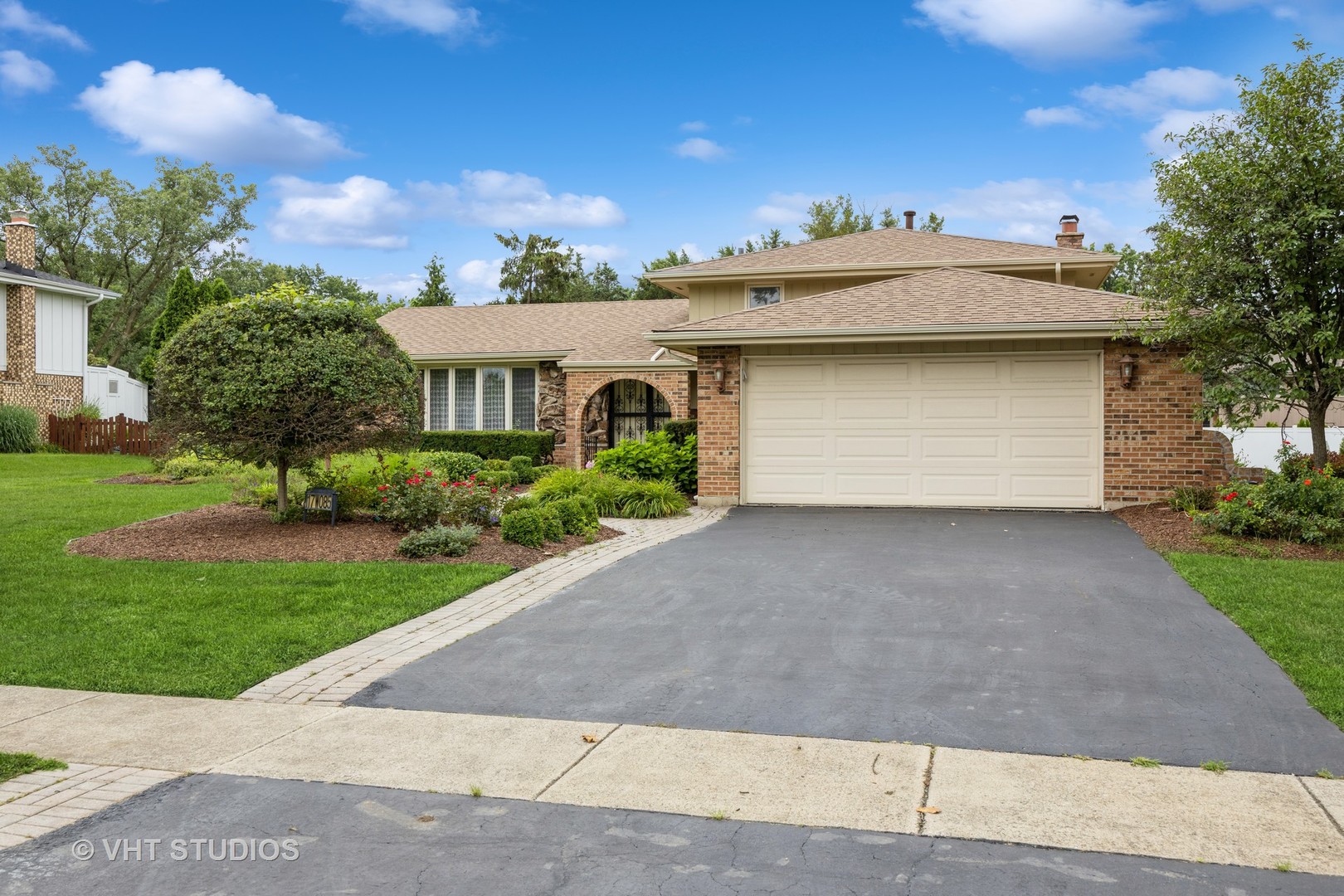 17W085 Elm Court, Willowbrook, IL 60527