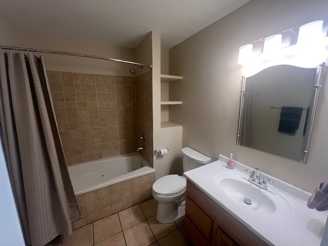 922 N Milwaukee Avenue #C, Libertyville, IL 60048