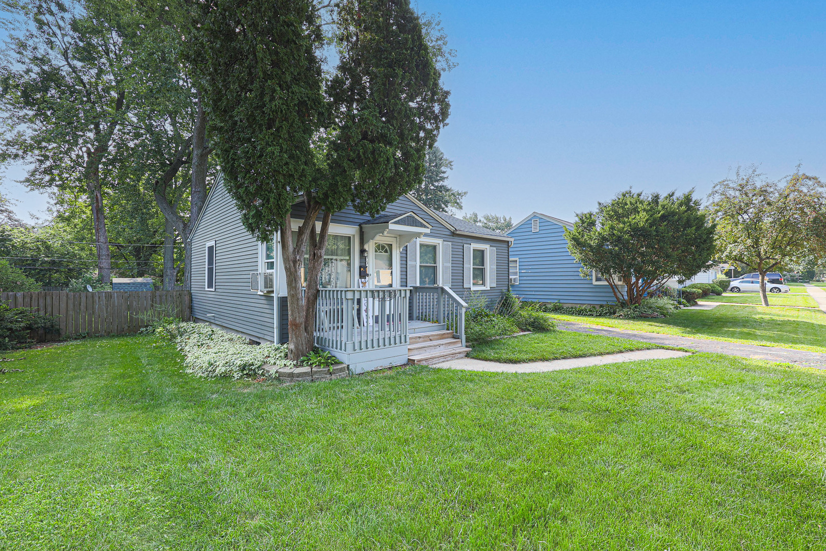 245 S Edison Avenue, Elgin, IL 60123