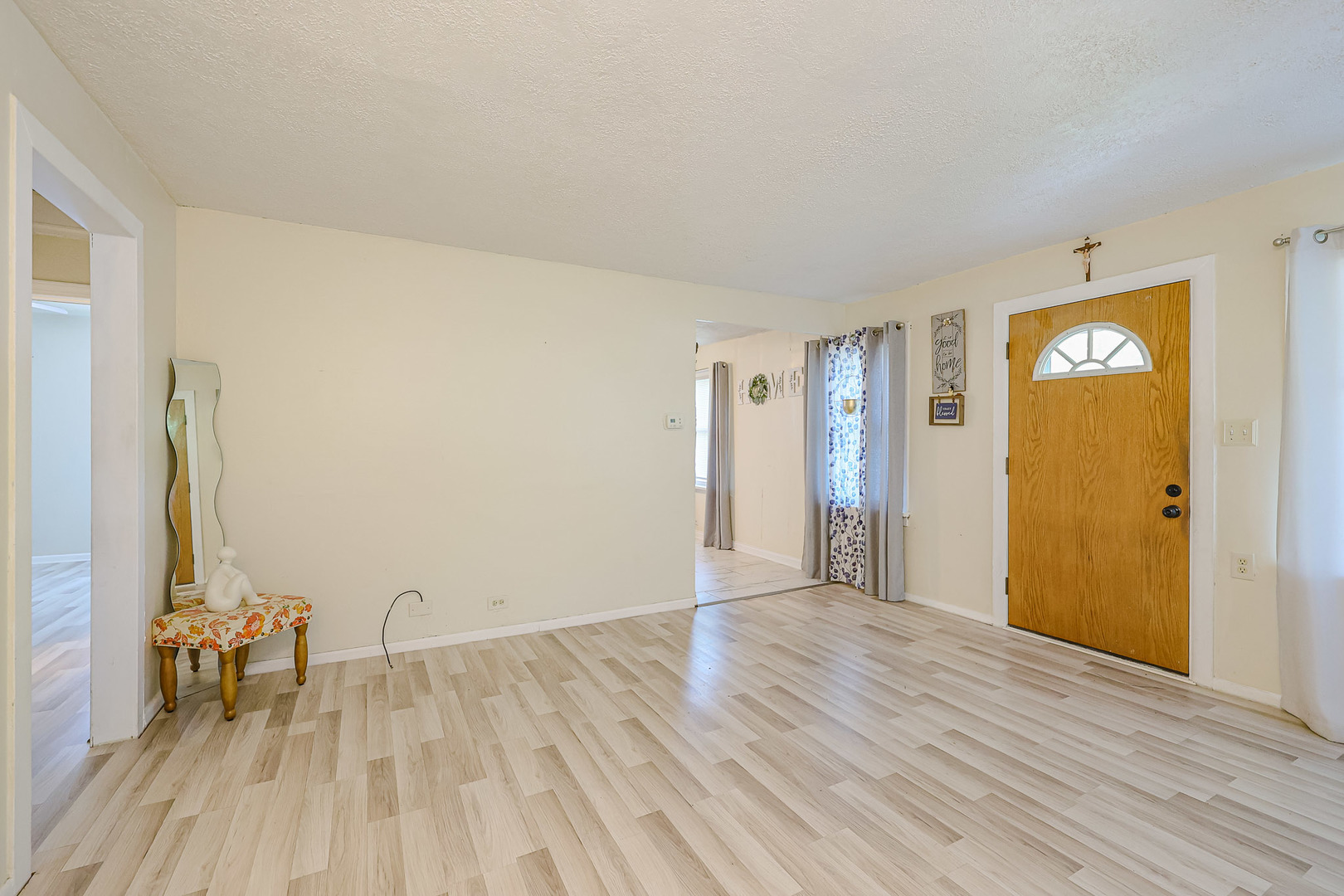 245 S Edison Avenue, Elgin, IL 60123