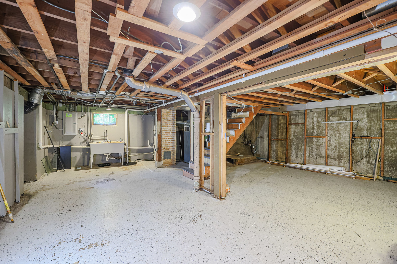 245 S Edison Avenue, Elgin, IL 60123