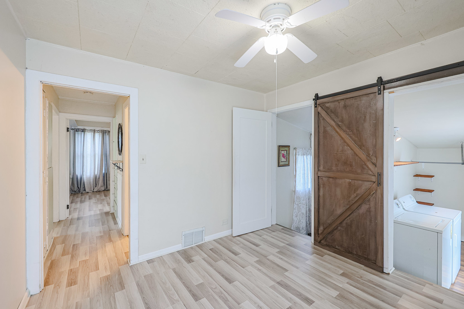 245 S Edison Avenue, Elgin, IL 60123