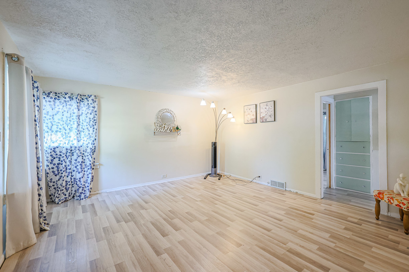 245 S Edison Avenue, Elgin, IL 60123