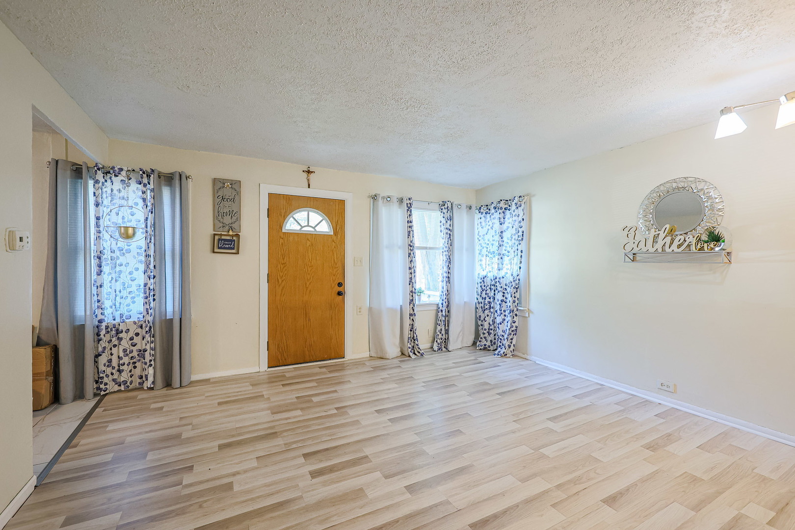 245 S Edison Avenue, Elgin, IL 60123