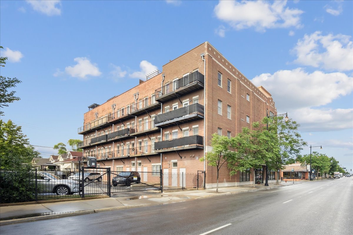 1600 N New England Avenue #4, Chicago, IL 60707