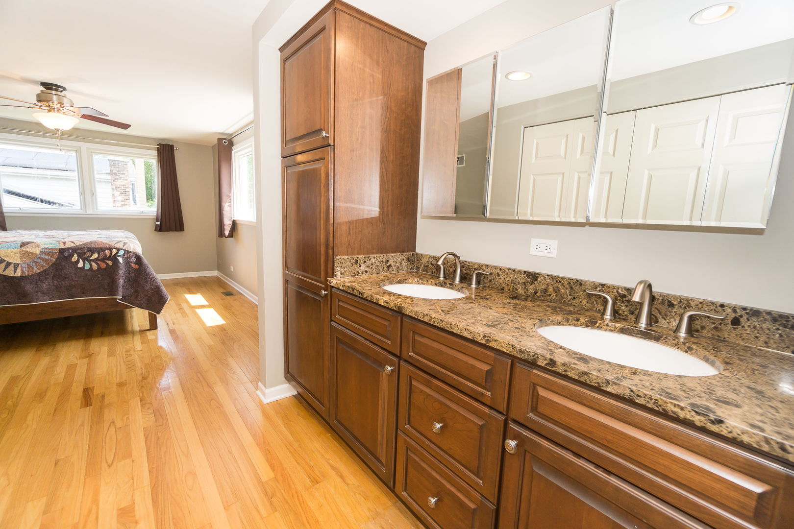 1107 W White Oak Street, Arlington Heights, IL 60005