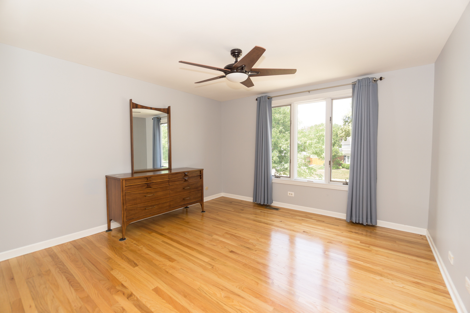 1107 W White Oak Street, Arlington Heights, IL 60005