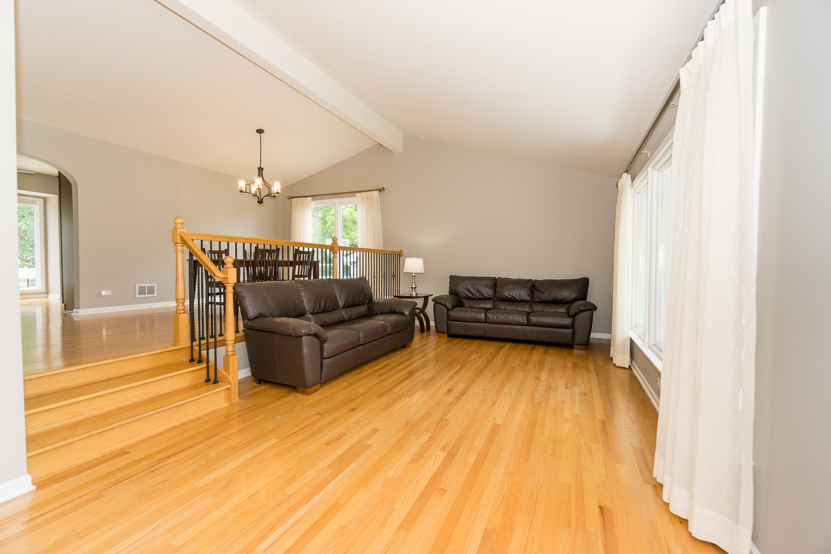 1107 W White Oak Street, Arlington Heights, IL 60005