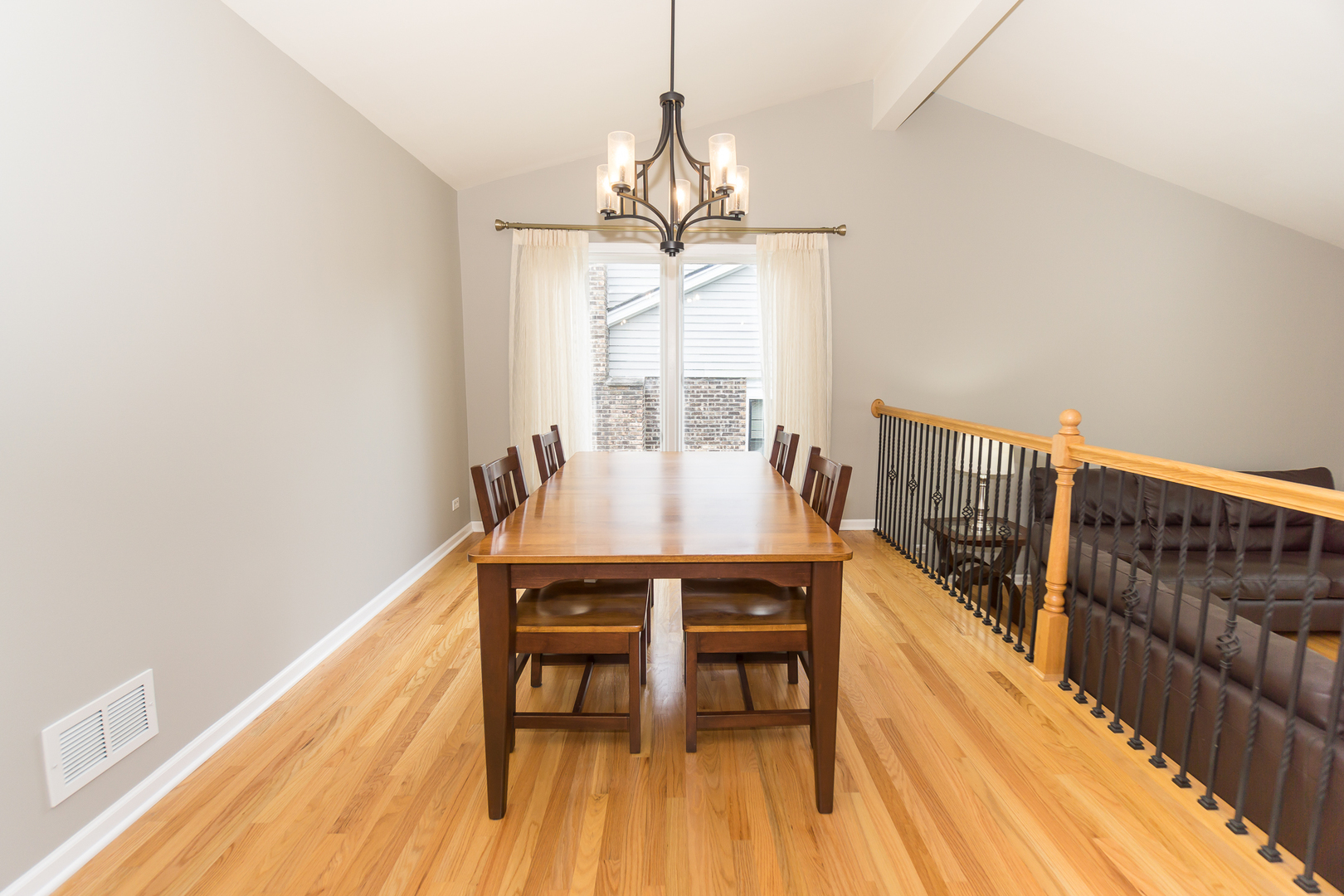 1107 W White Oak Street, Arlington Heights, IL 60005