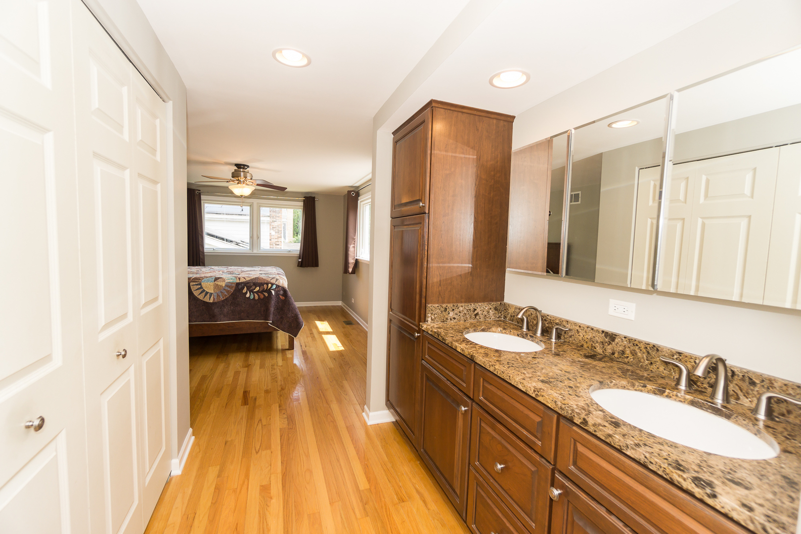 1107 W White Oak Street, Arlington Heights, IL 60005
