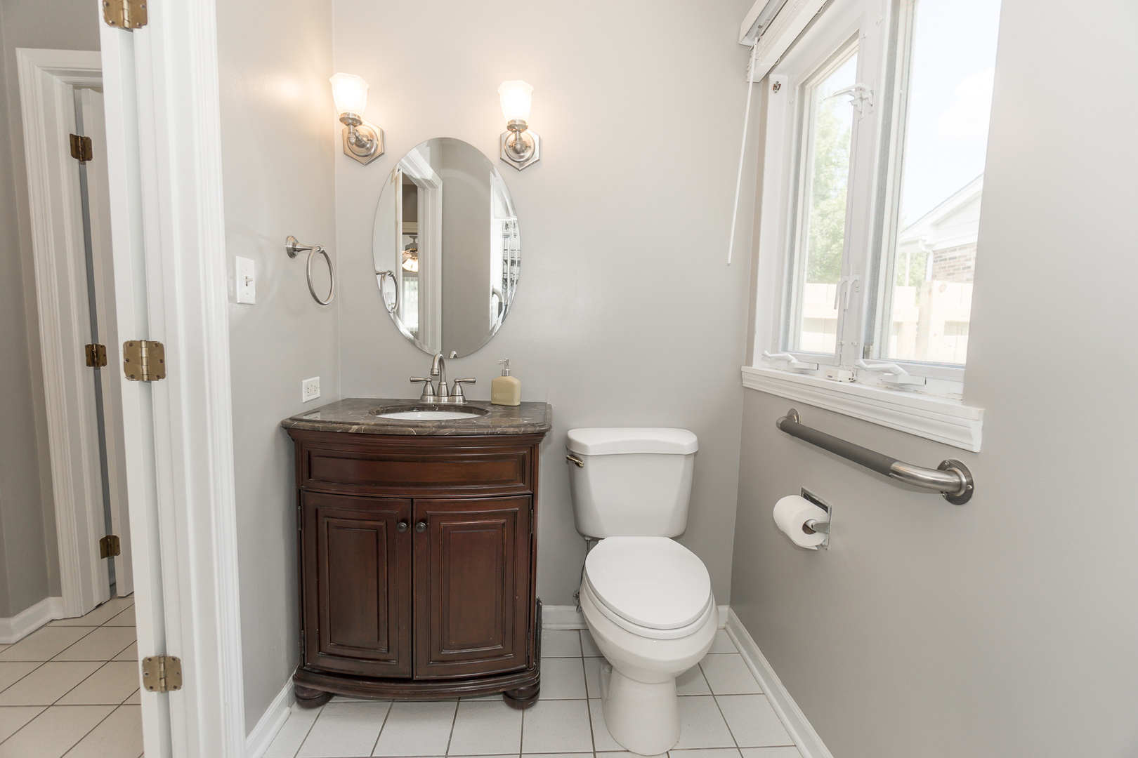 1107 W White Oak Street, Arlington Heights, IL 60005