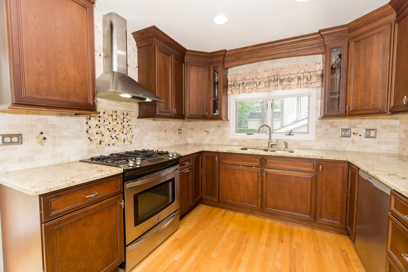 1107 W White Oak Street, Arlington Heights, IL 60005