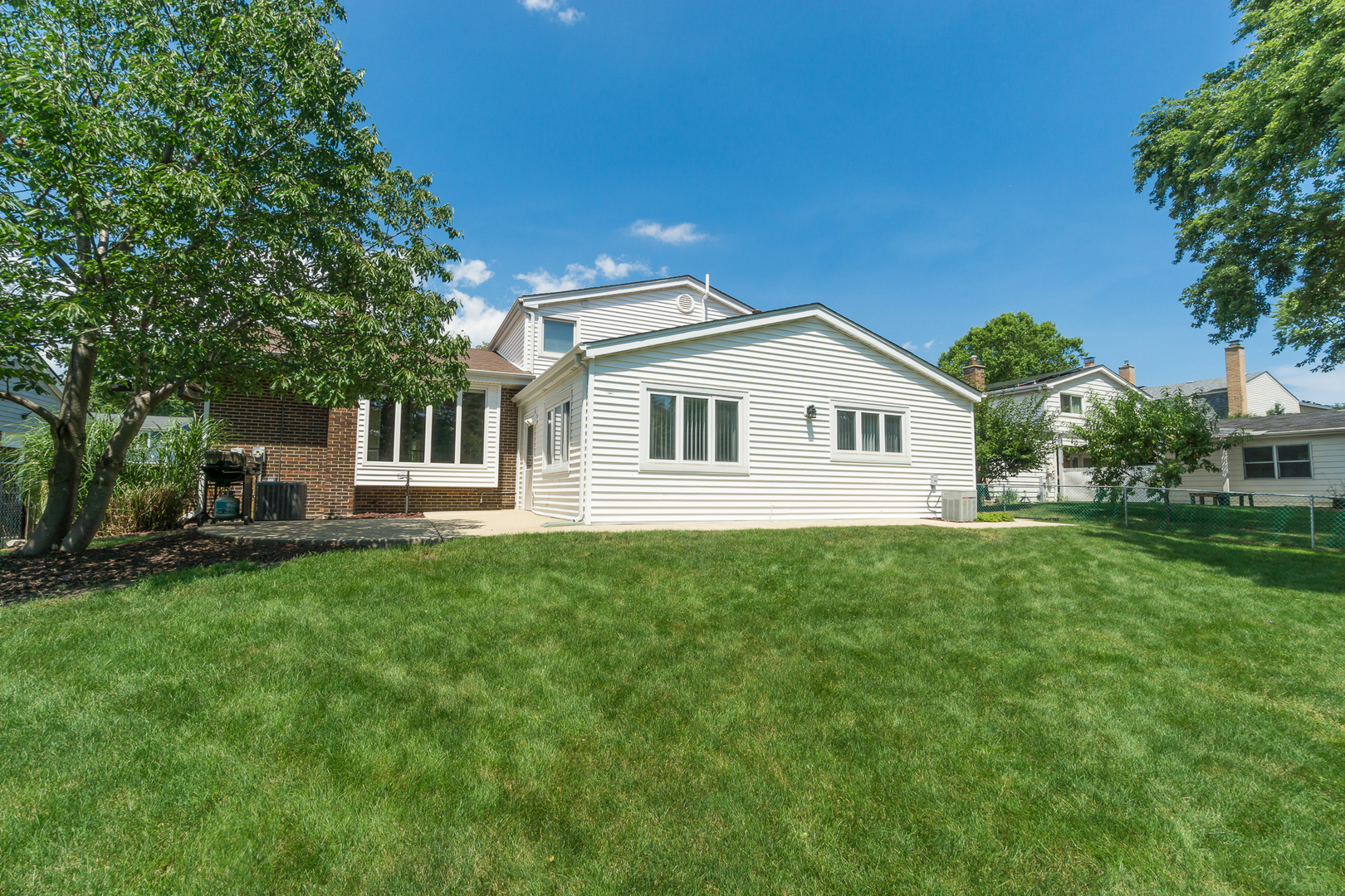 1107 W White Oak Street, Arlington Heights, IL 60005