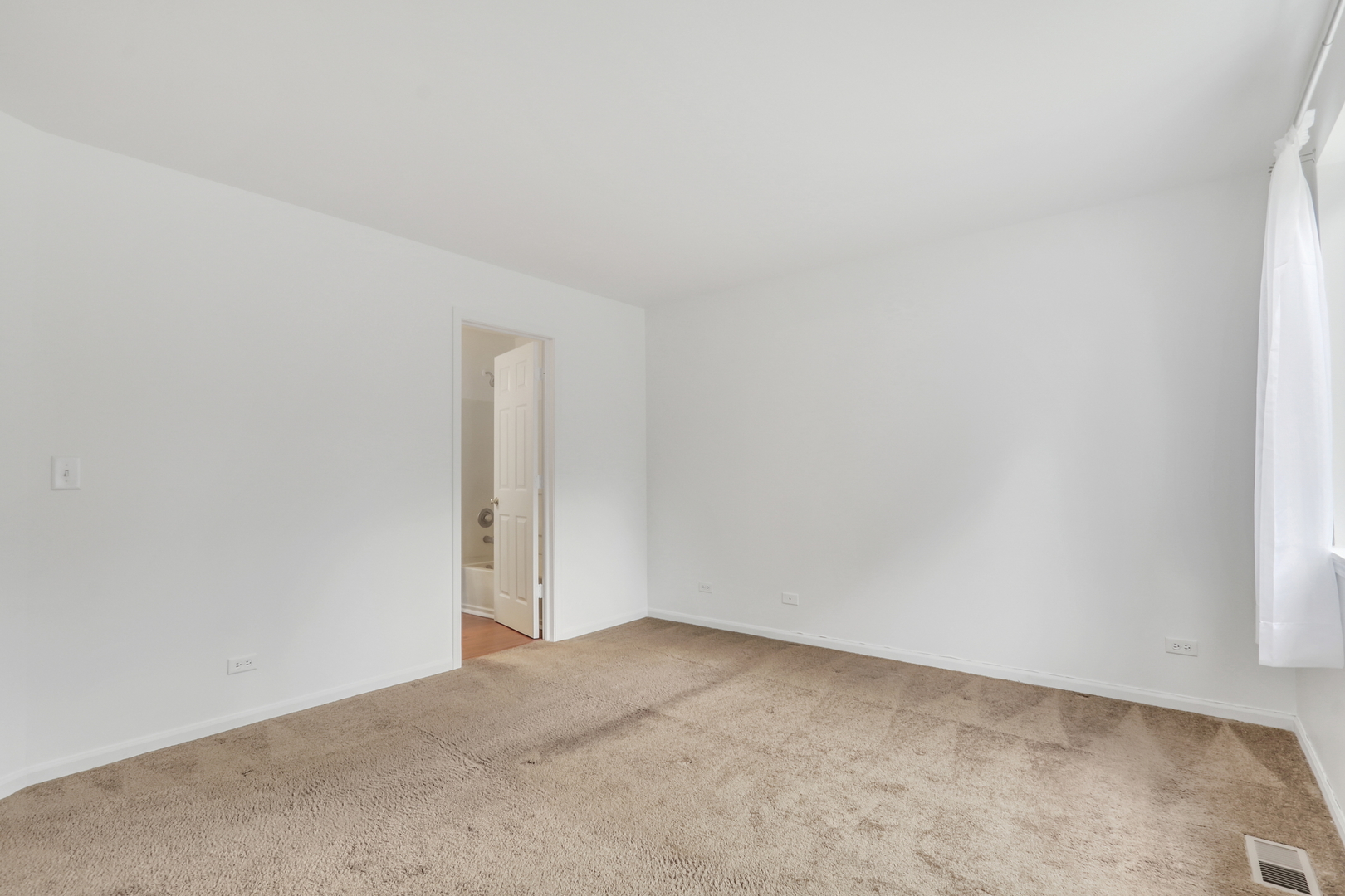 6764 Roanoake Court, Gurnee, IL 60031