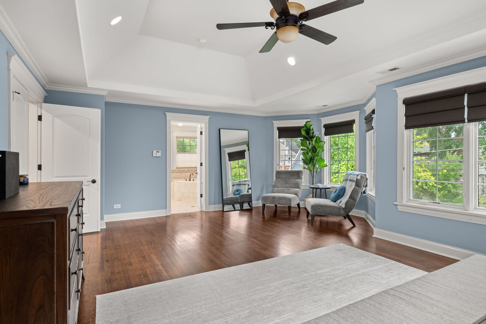 676 S Swain Avenue, Elmhurst, IL 60126
