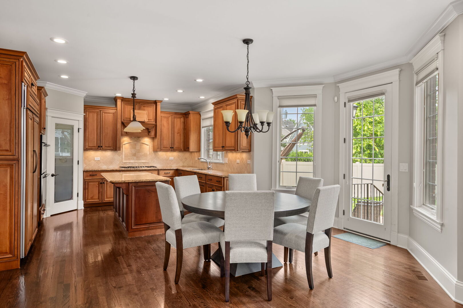 676 S Swain Avenue, Elmhurst, IL 60126