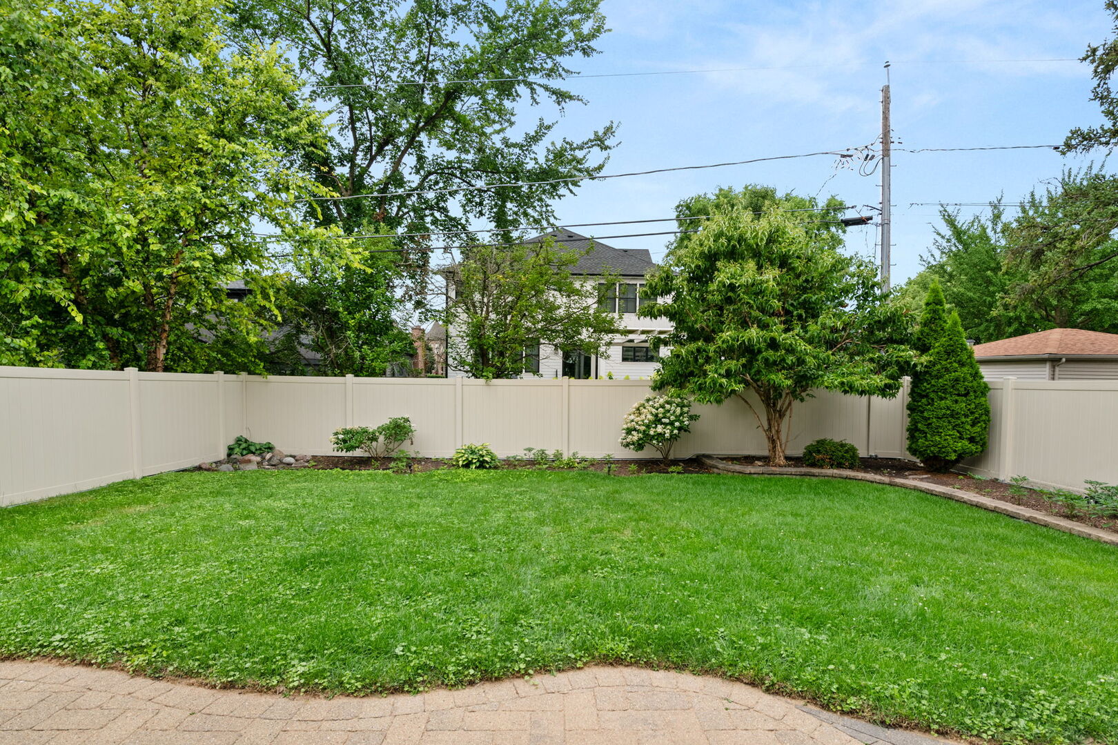 676 S Swain Avenue, Elmhurst, IL 60126