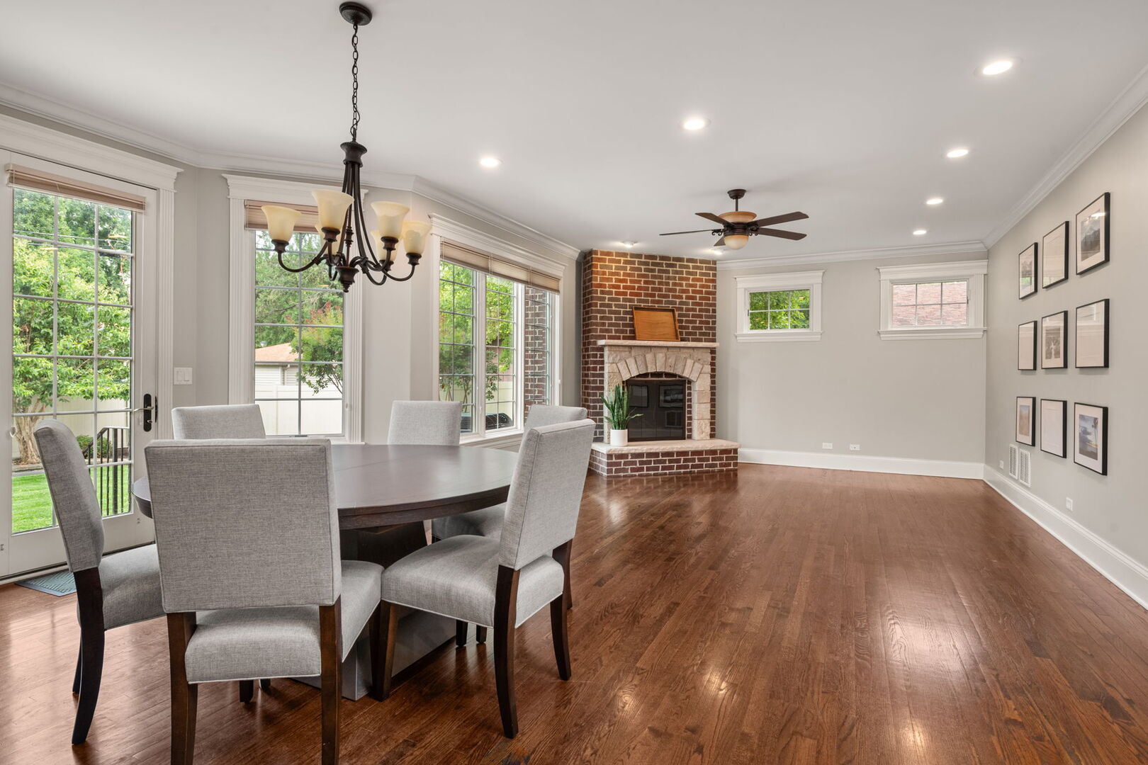 676 S Swain Avenue, Elmhurst, IL 60126