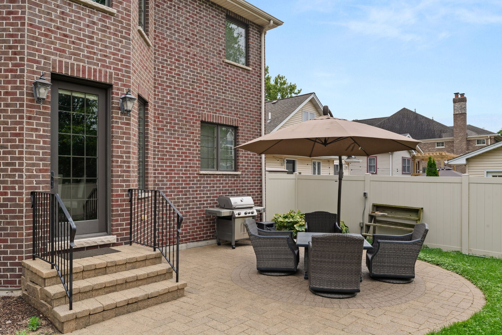 676 S Swain Avenue, Elmhurst, IL 60126