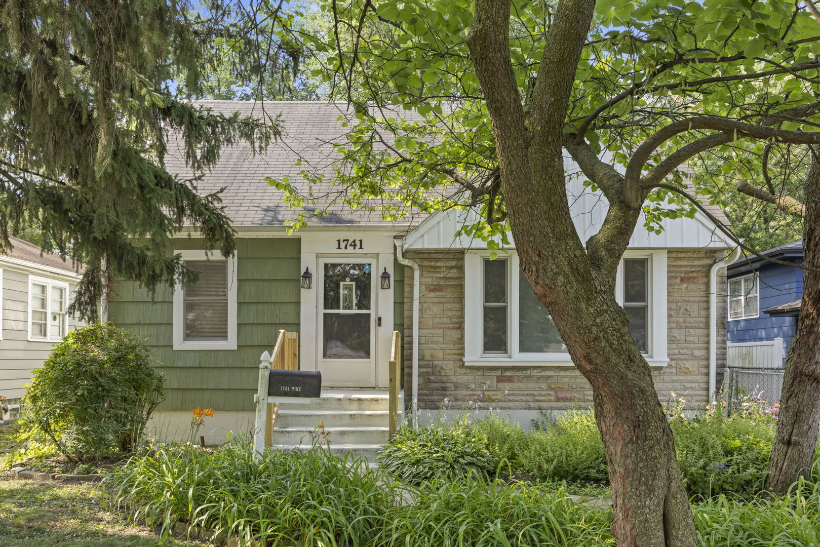 1741 Pine Road, Homewood, IL 60430