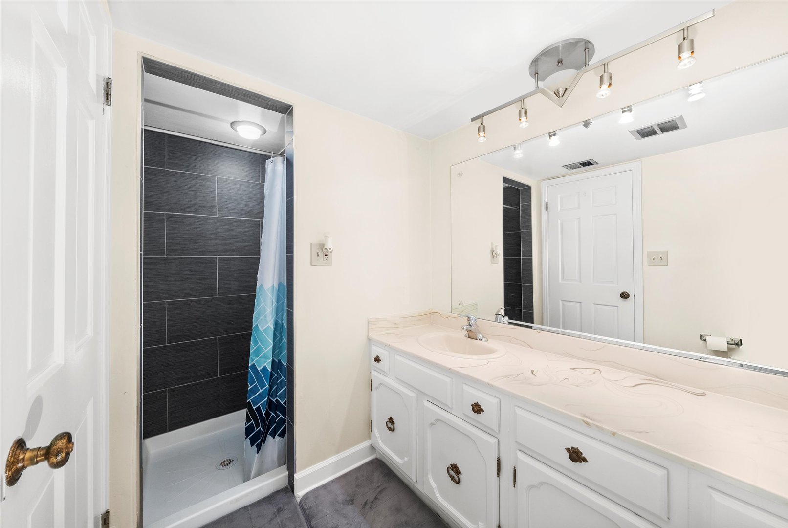 9818 S Karlov Avenue #D, Oak Lawn, IL 60453