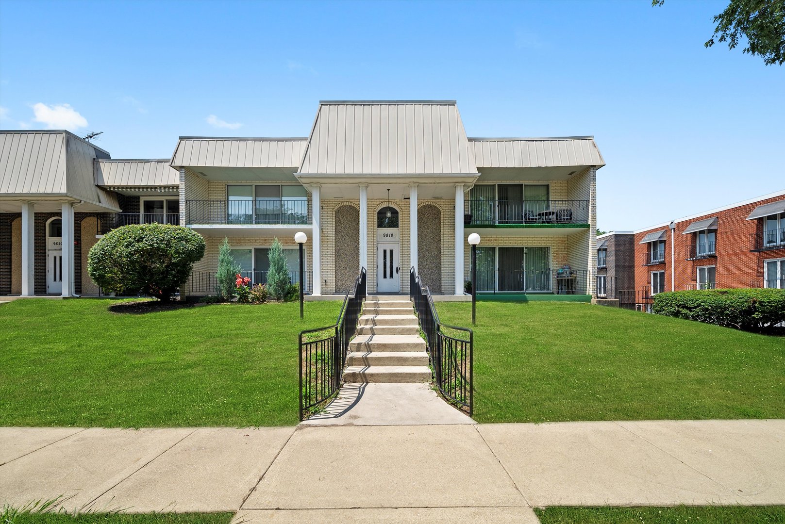 9818 S Karlov Avenue #D, Oak Lawn, IL 60453