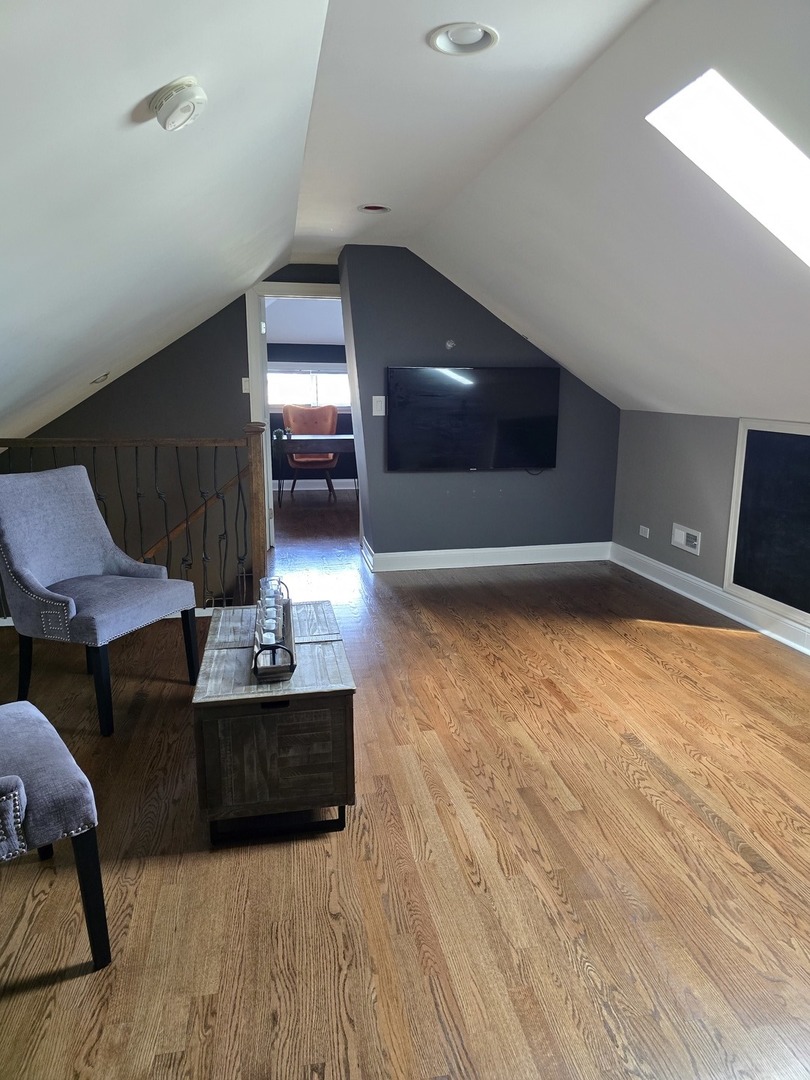 3760 N Osceola Avenue, Chicago, IL 60634