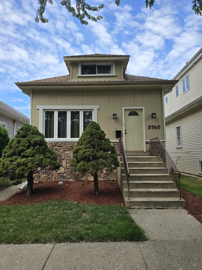 3760 N Osceola Avenue, Chicago, IL 60634