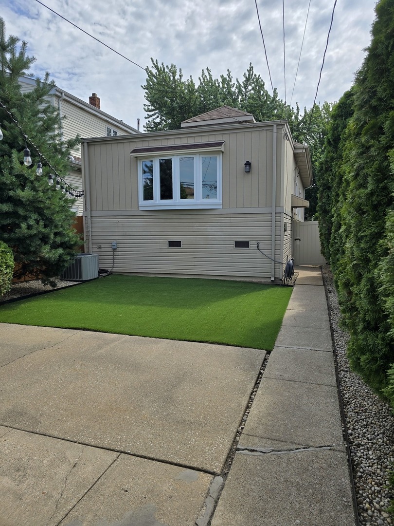 3760 N Osceola Avenue, Chicago, IL 60634