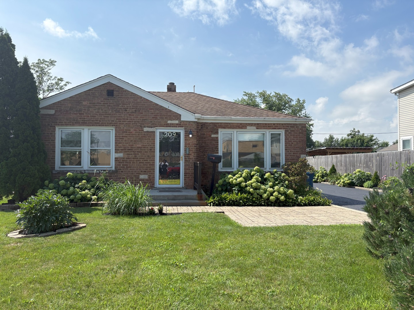 209 E Palmer Avenue, Northlake, IL 60164