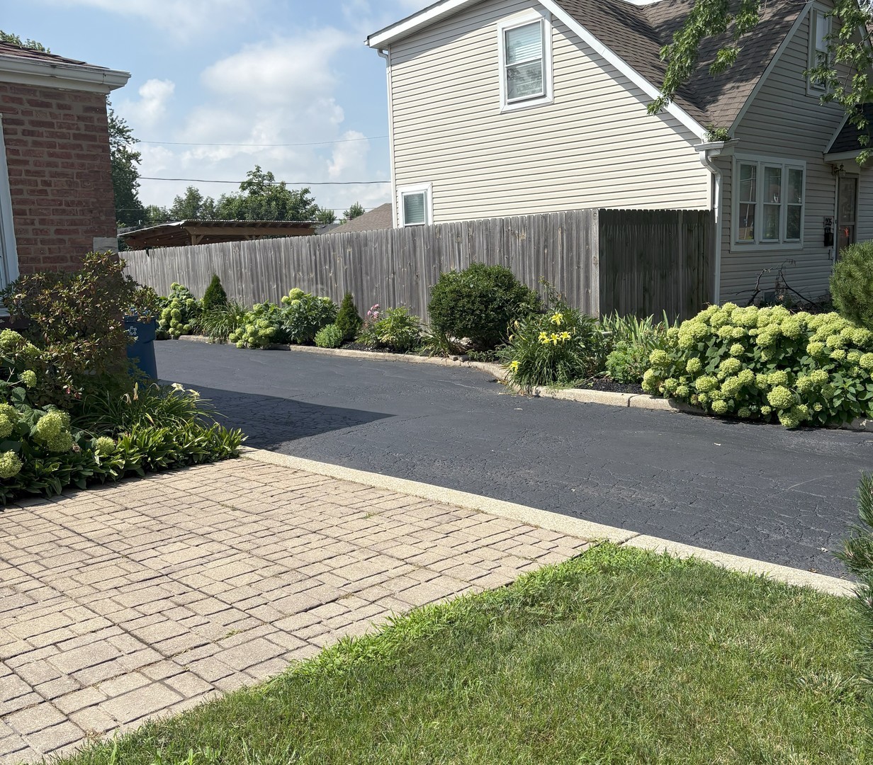 209 E Palmer Avenue, Northlake, IL 60164