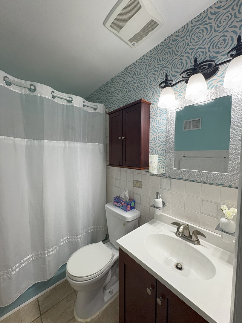 209 E Palmer Avenue, Northlake, IL 60164