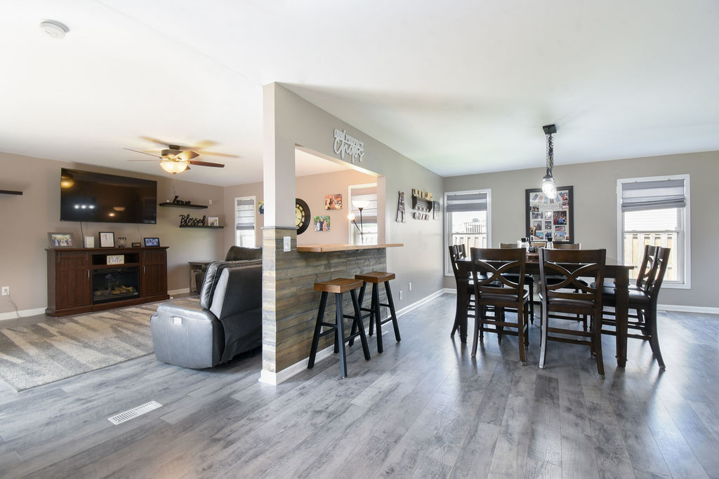 615 Cartwright Trail, McHenry, IL 60050