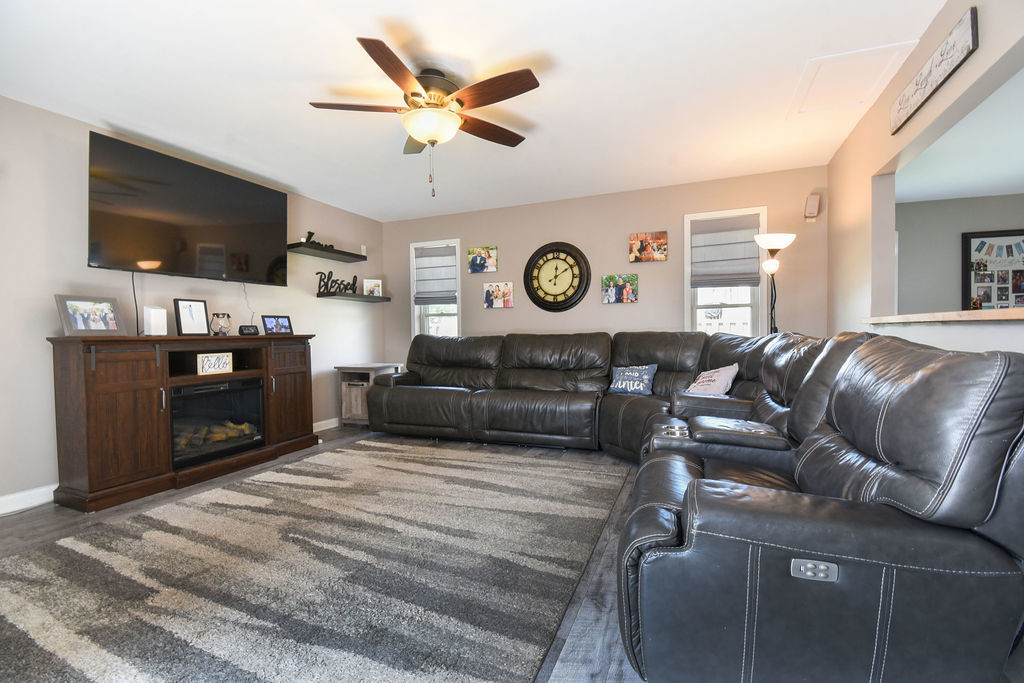 615 Cartwright Trail, McHenry, IL 60050