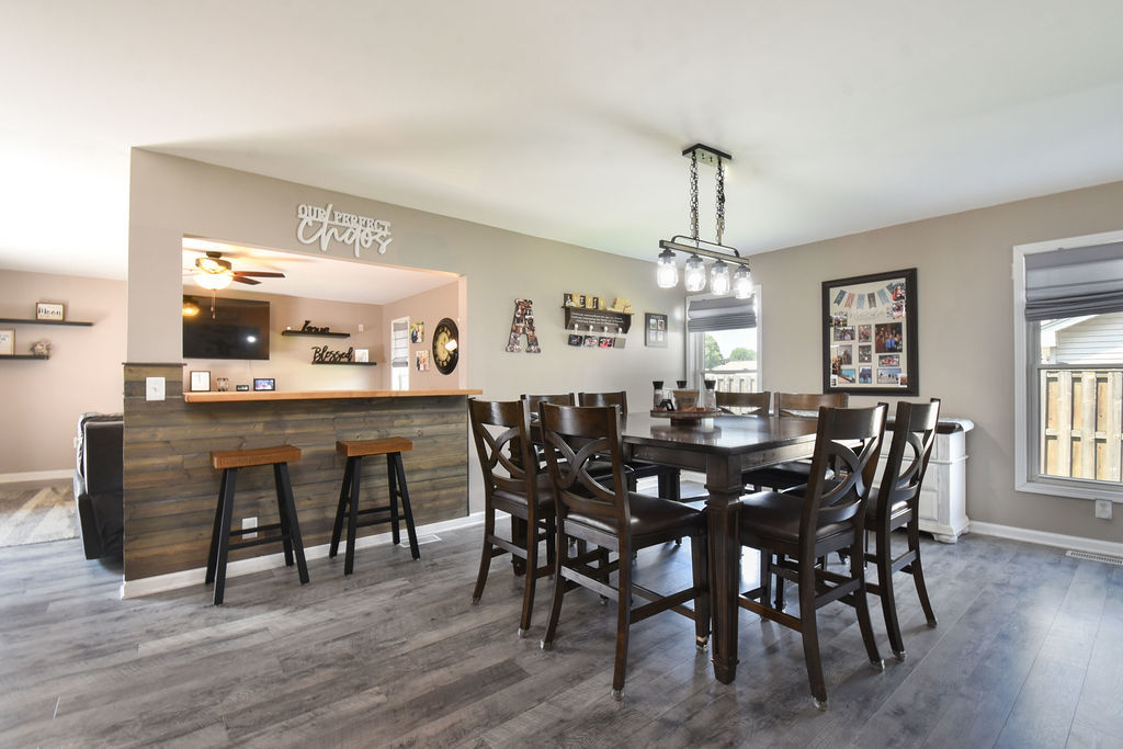 615 Cartwright Trail, McHenry, IL 60050