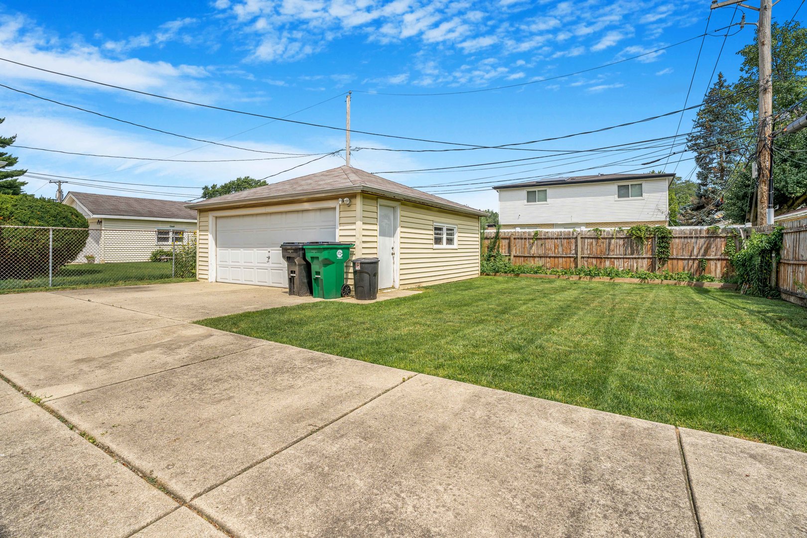 10610 Essex Street, Westchester, IL 60154