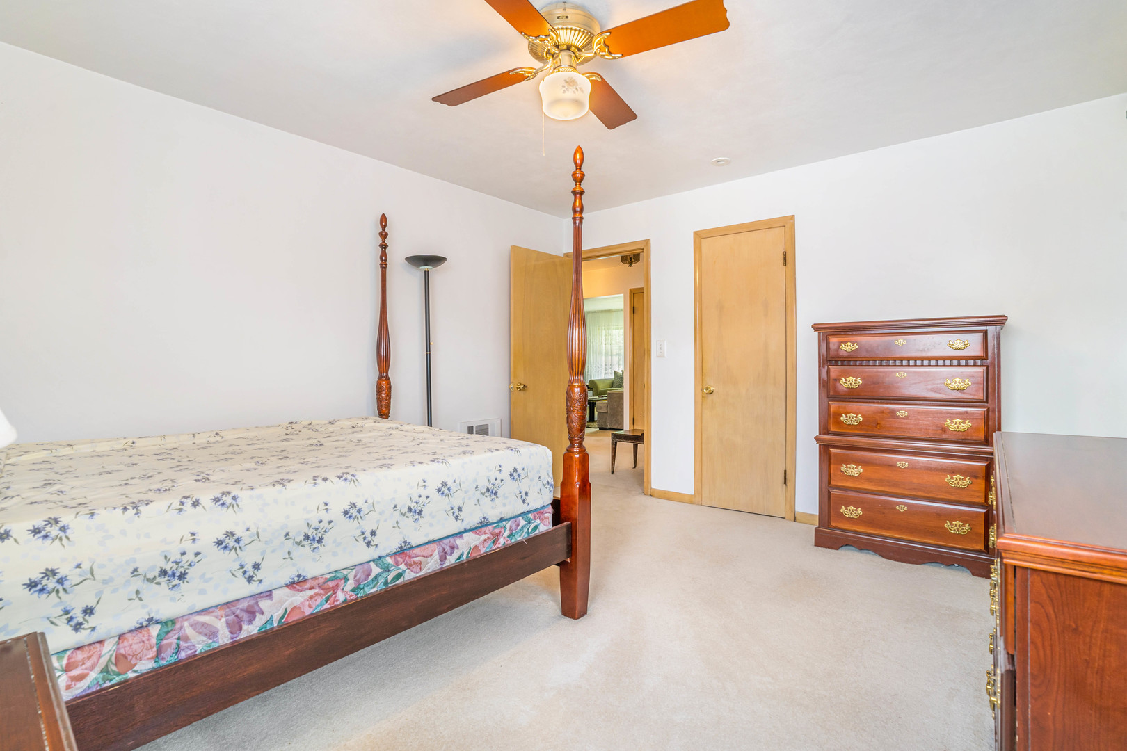 10610 Essex Street, Westchester, IL 60154
