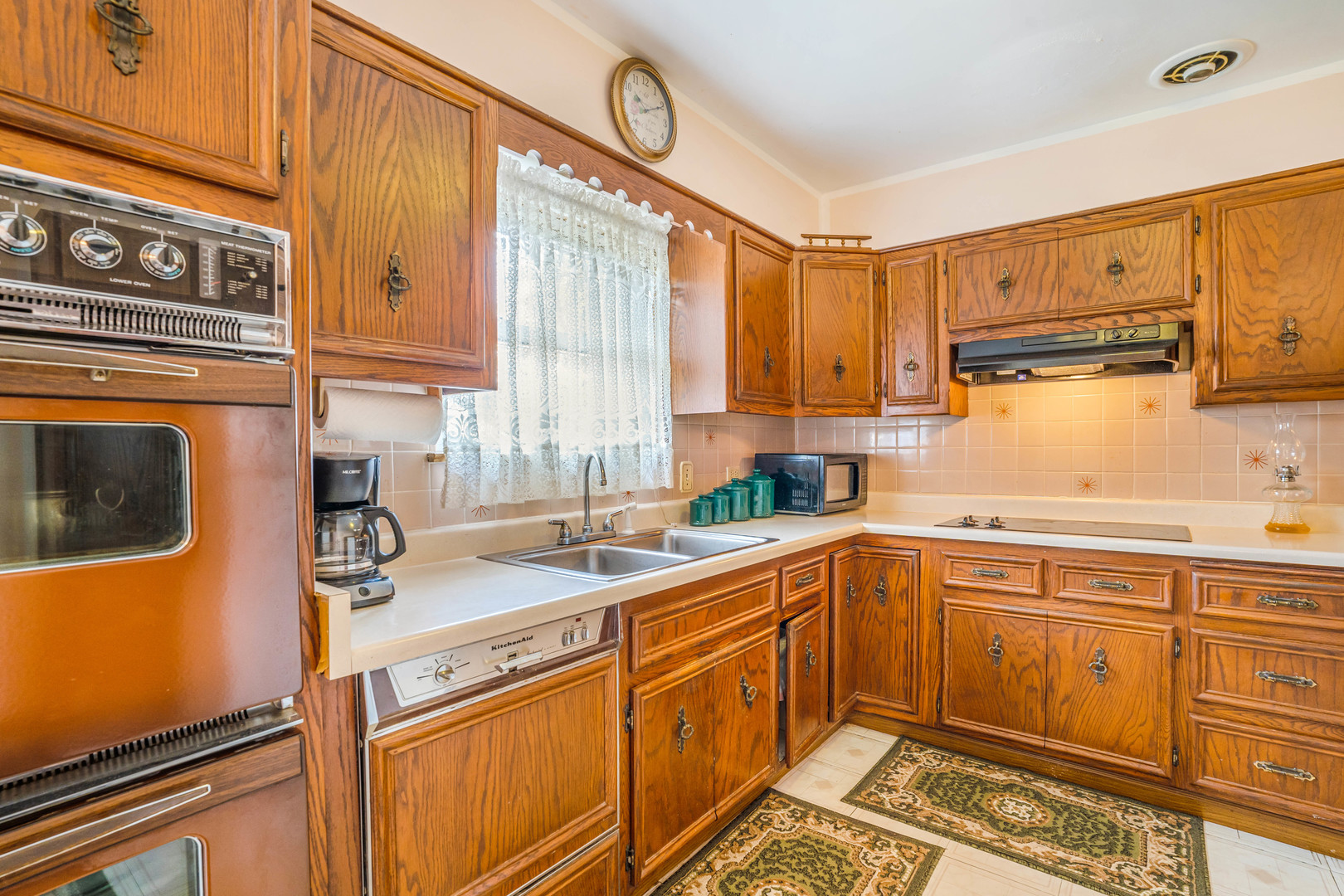 10610 Essex Street, Westchester, IL 60154