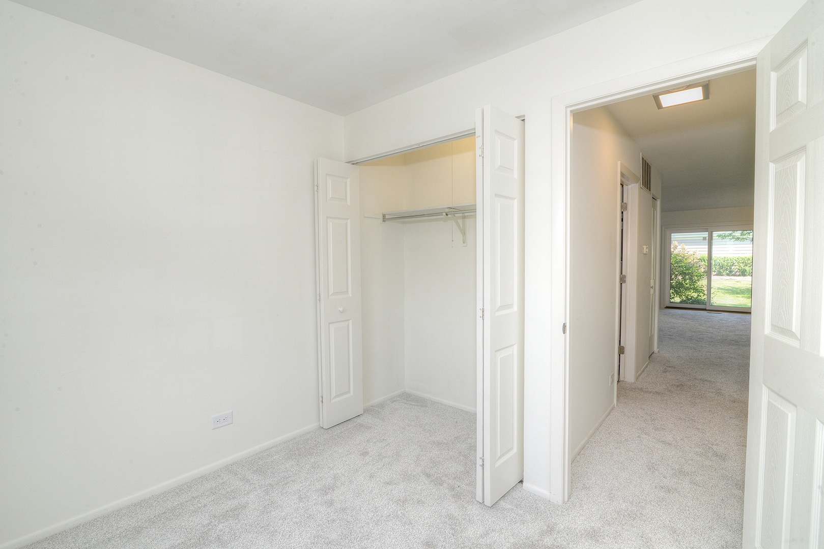 600 Eastveiw Court #X1, Schaumburg, IL 60193