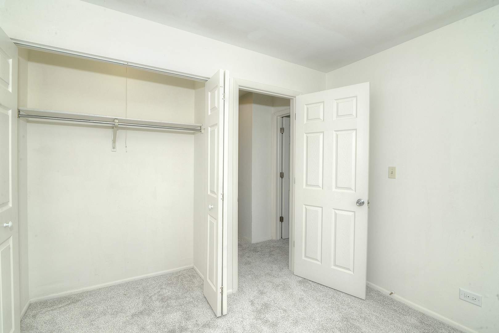 600 Eastveiw Court #X1, Schaumburg, IL 60193