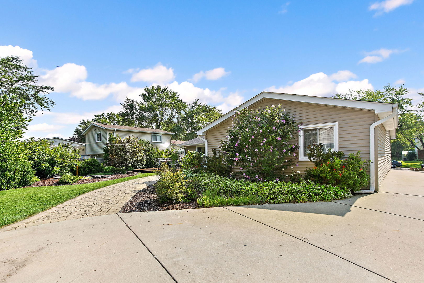 630 Fairview Lane, Schaumburg, IL 60193