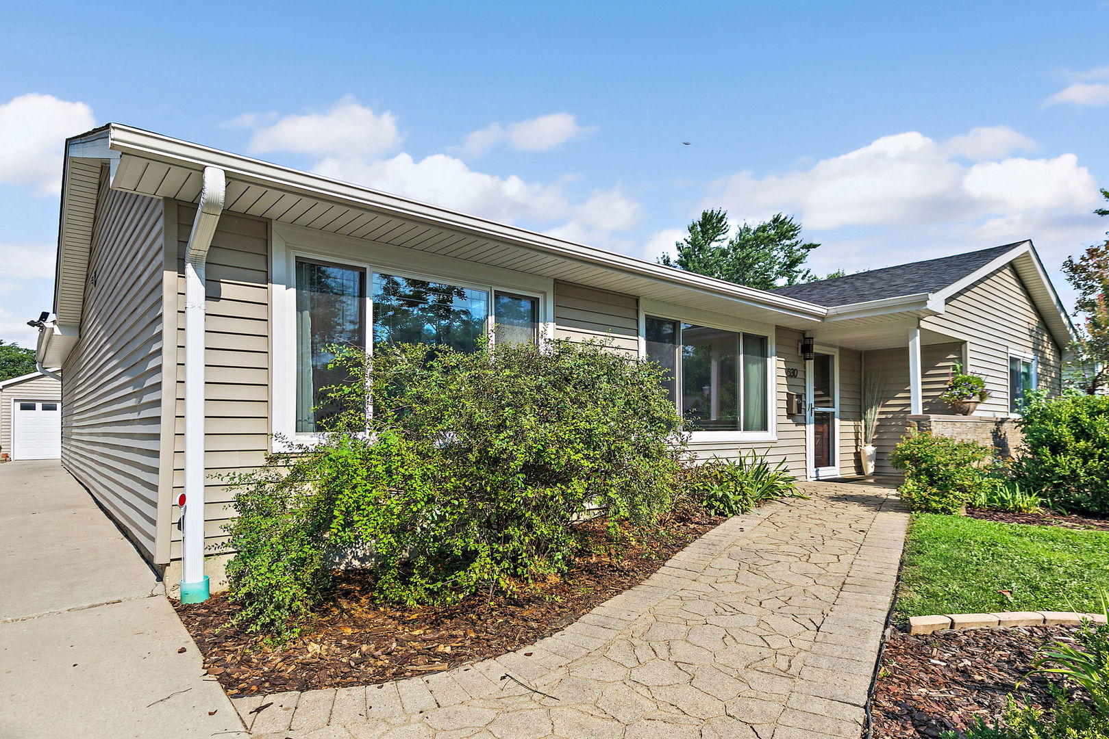 630 Fairview Lane, Schaumburg, IL 60193