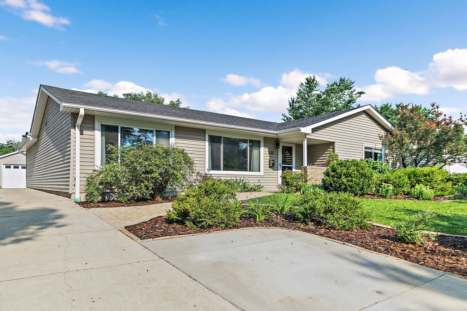 630 Fairview Lane, Schaumburg, IL 60193
