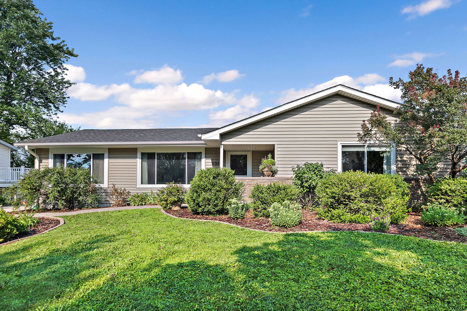 630 Fairview Lane, Schaumburg, IL 60193